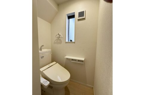 愛知県名古屋市守山区鳥羽見１丁目703番3（住居表示7番4号-2）