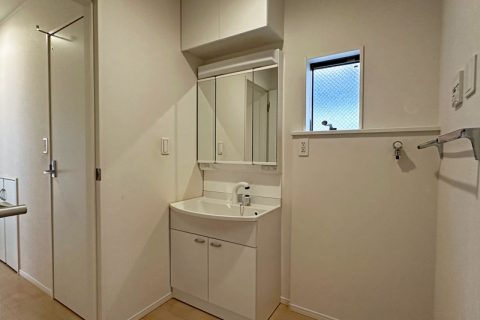 愛知県名古屋市守山区鳥羽見１丁目703番3（住居表示7番4号-2）